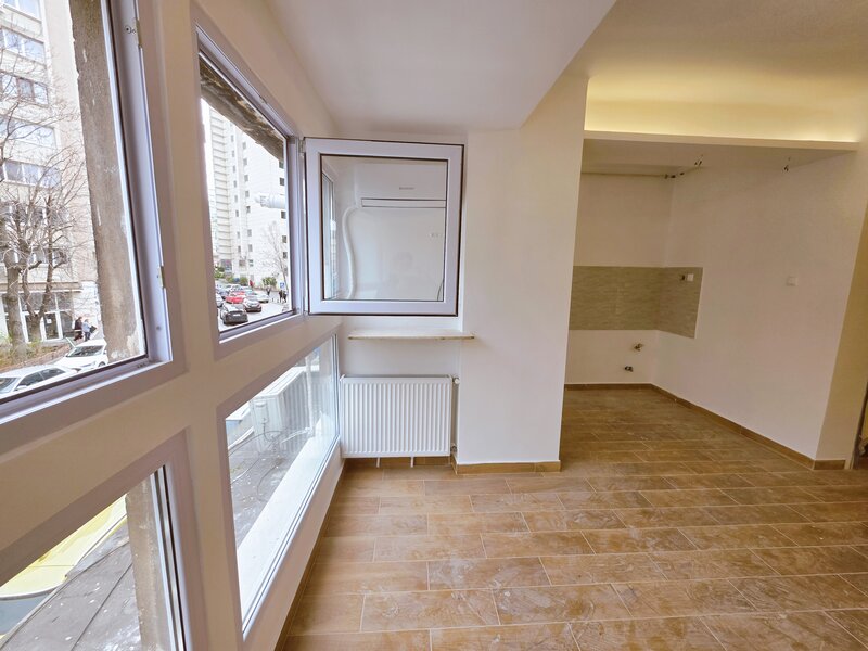 Garsoniera nemobilata Calea Victoriei Cismigiu etaj 1