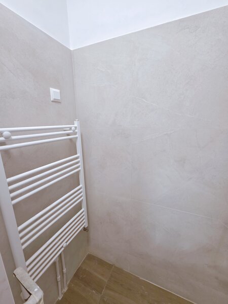 Garsoniera nemobilata Calea Victoriei Cismigiu etaj 1