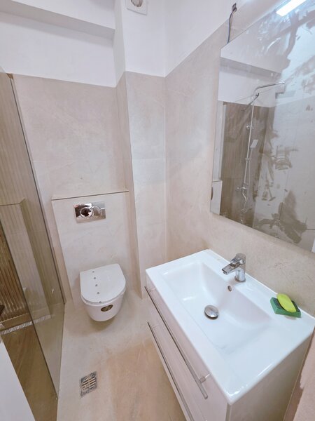 Garsoniera nemobilata Calea Victoriei Cismigiu etaj 1