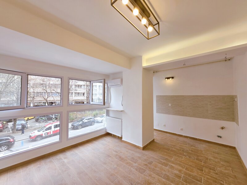 Garsoniera nemobilata Calea Victoriei Cismigiu etaj 1