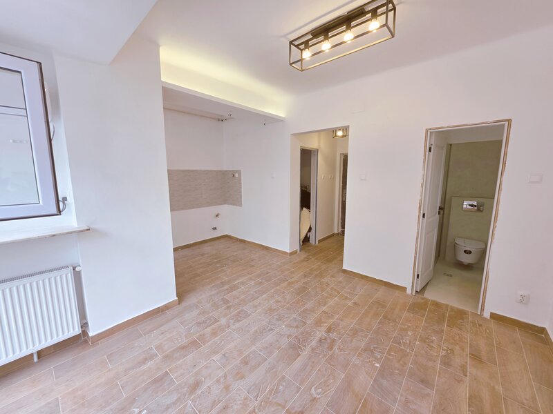 Garsoniera nemobilata Calea Victoriei Cismigiu etaj 1